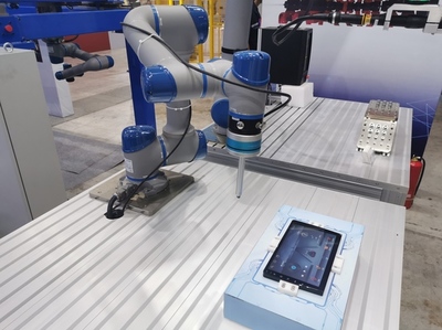 新松智能机器人亮相天津工博会 智能机器人研发的新里程碑